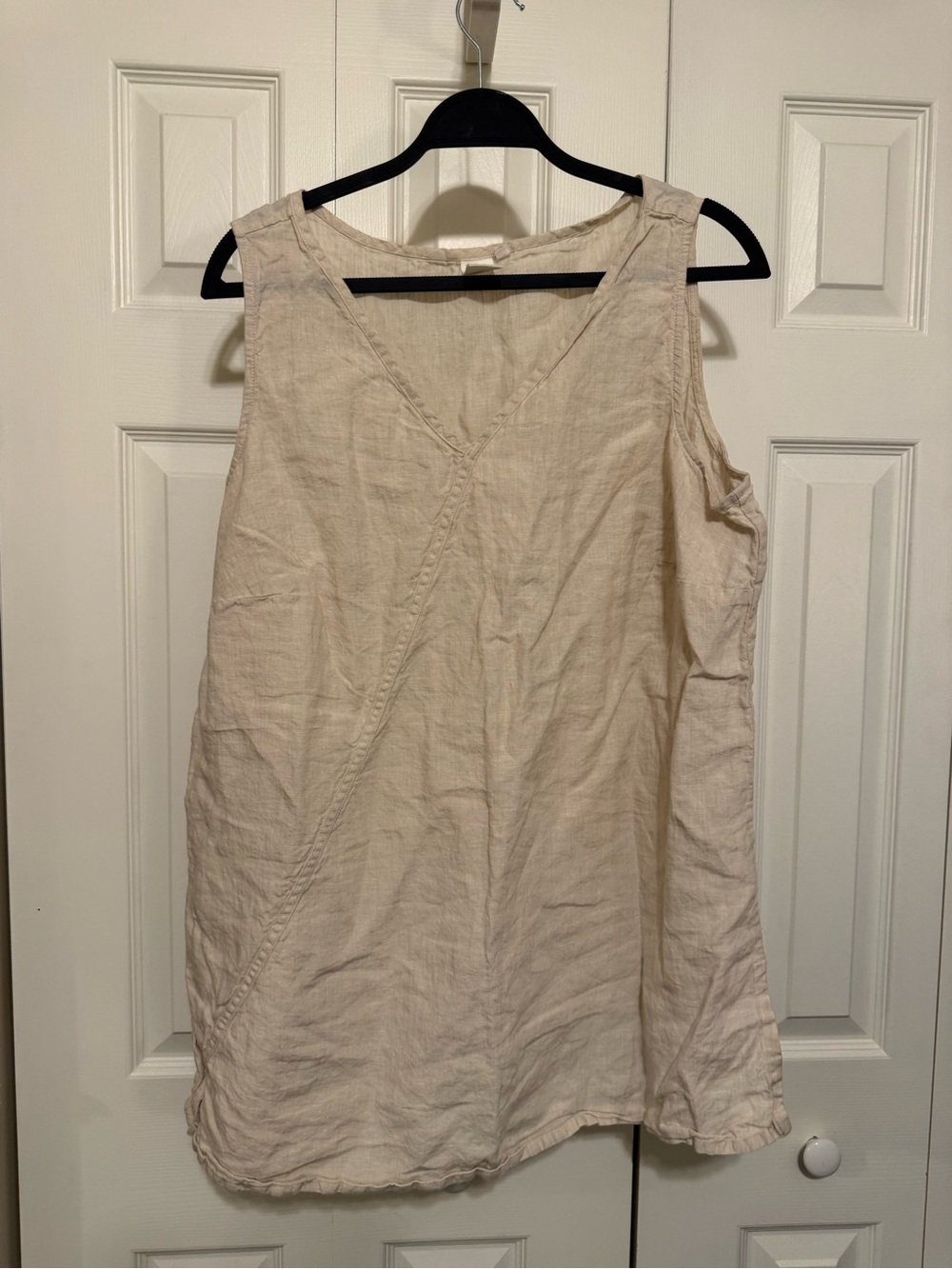 Jones New York Cream V-Neck Sleeveless Tank Top
